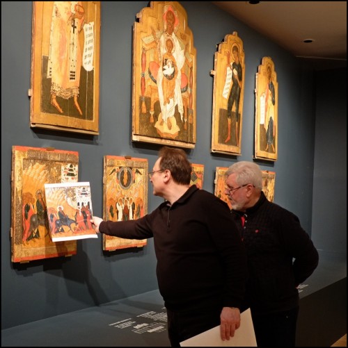 Во время работы мастерской по подбору колеров по оригиналам, выставленным в ГТГ, для написания копий с иконостаса Успенского собора. 