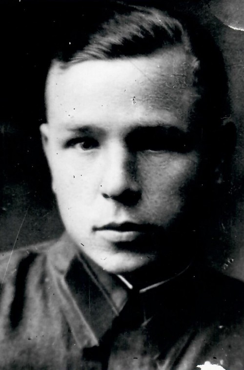 Максимов Александр —  художник-фронтовик, погиб во время ВОВ