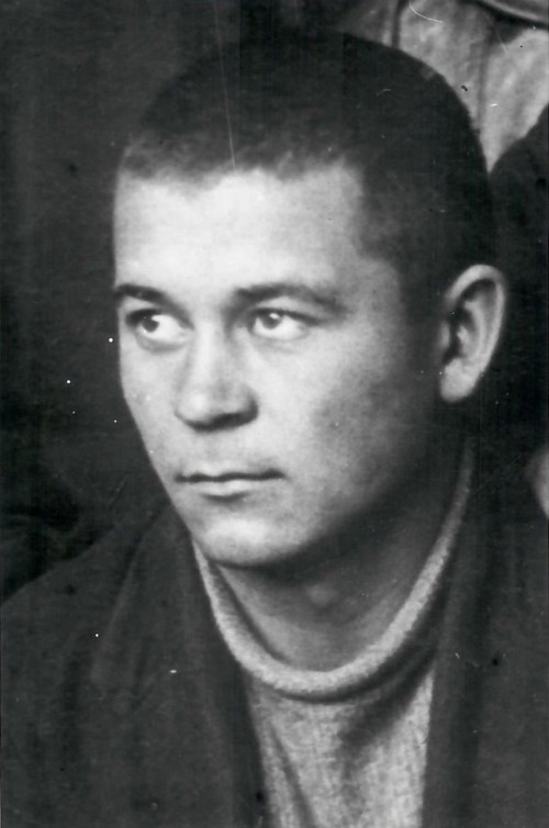 Мусин Усман Мусинович  —  художник-фронтовик, погиб во время ВОВ