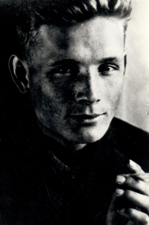 Карпов Николай Лаврентьевич —  художник-фронтовик, погиб во время ВОВ