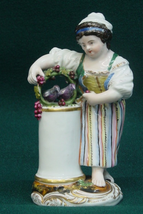 Скульптура «Девочка с голубями». 1850-е 