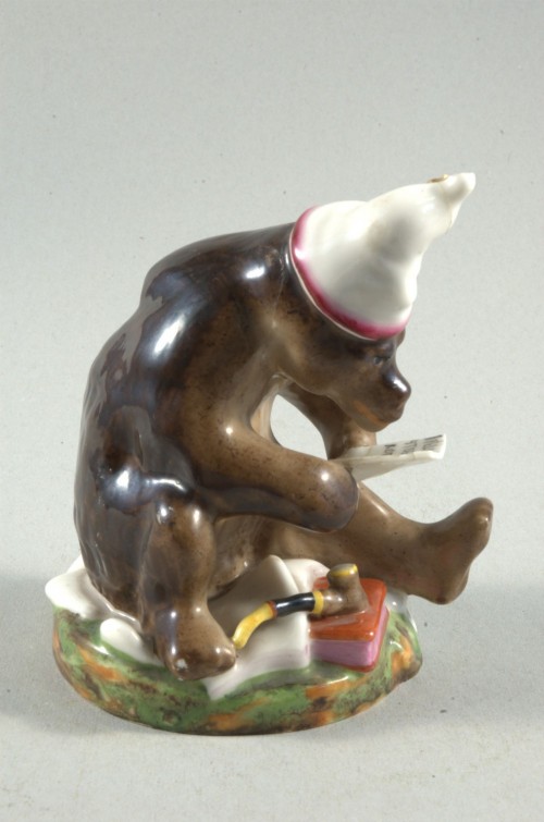 Скульптура «Медведь за чтением» 1850-е 