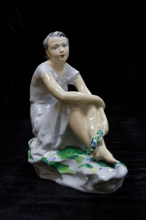 Скульптура «Девушка с букетом». По модели 1959