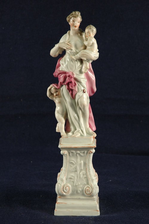 Скульптура «Богиня Латона с детьми» из серии «Овидиевы фигуры». 1741-1745 
