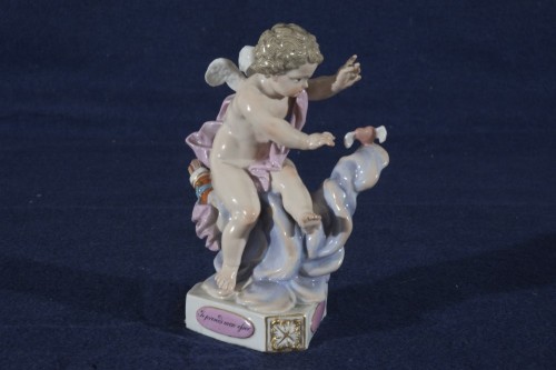 Скульптура «Амур» с девизом “Je prends mon essor” из серии “Devisenkinder”. 1775-1780-е 