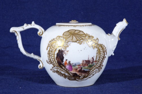 Чайник с носиком в виде головы дракона. 1740-е 