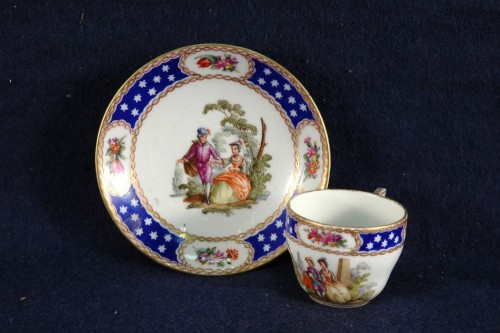 Чашка с блюдцем с изображением пасторальной сцены. Конец XVIII – XIX вв.