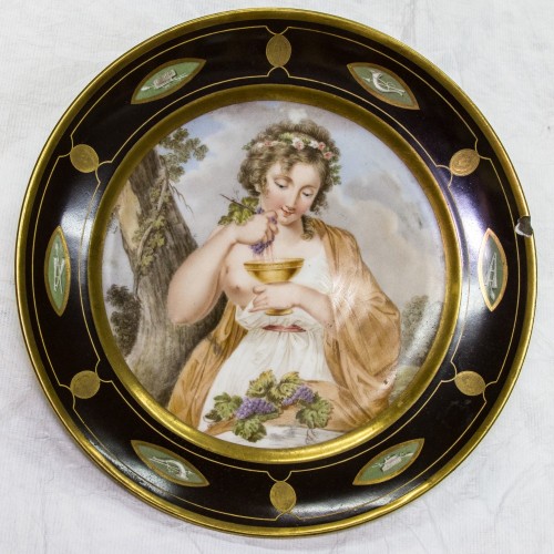 Тарелка с изображением вакханки. Конец XVIII в.